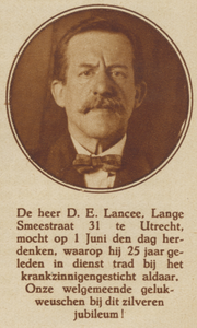 873085 Portret van D.E. Lancee (Lange Smeestraat 31) te Utrecht, die 25 jaar in dienst is bij het Krankzinnigengesticht ...